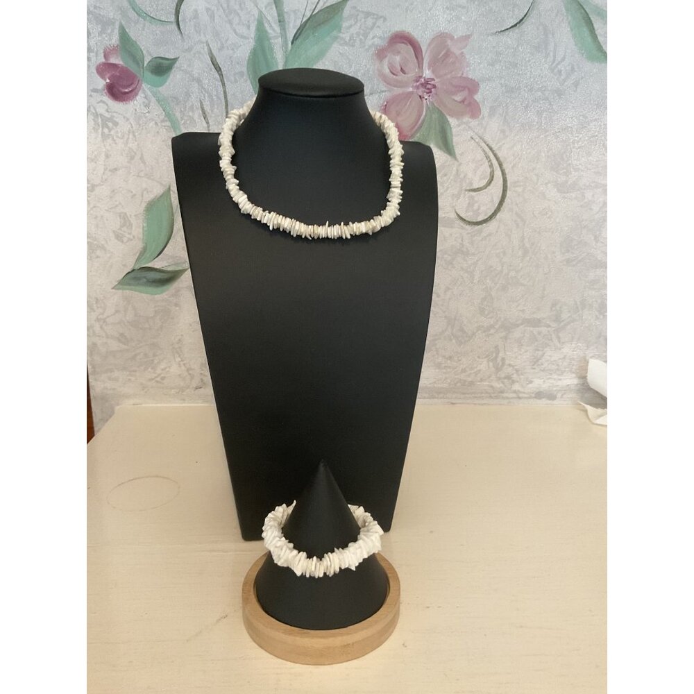 Hawaiian Puka Shell White Necklace & Bracelet Set